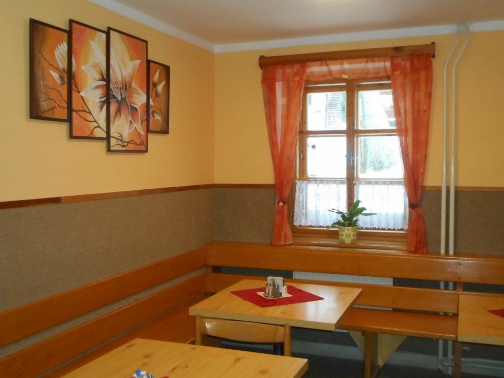 Možnost polopenze, snídaně, večeře